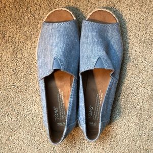 Toms Shoes